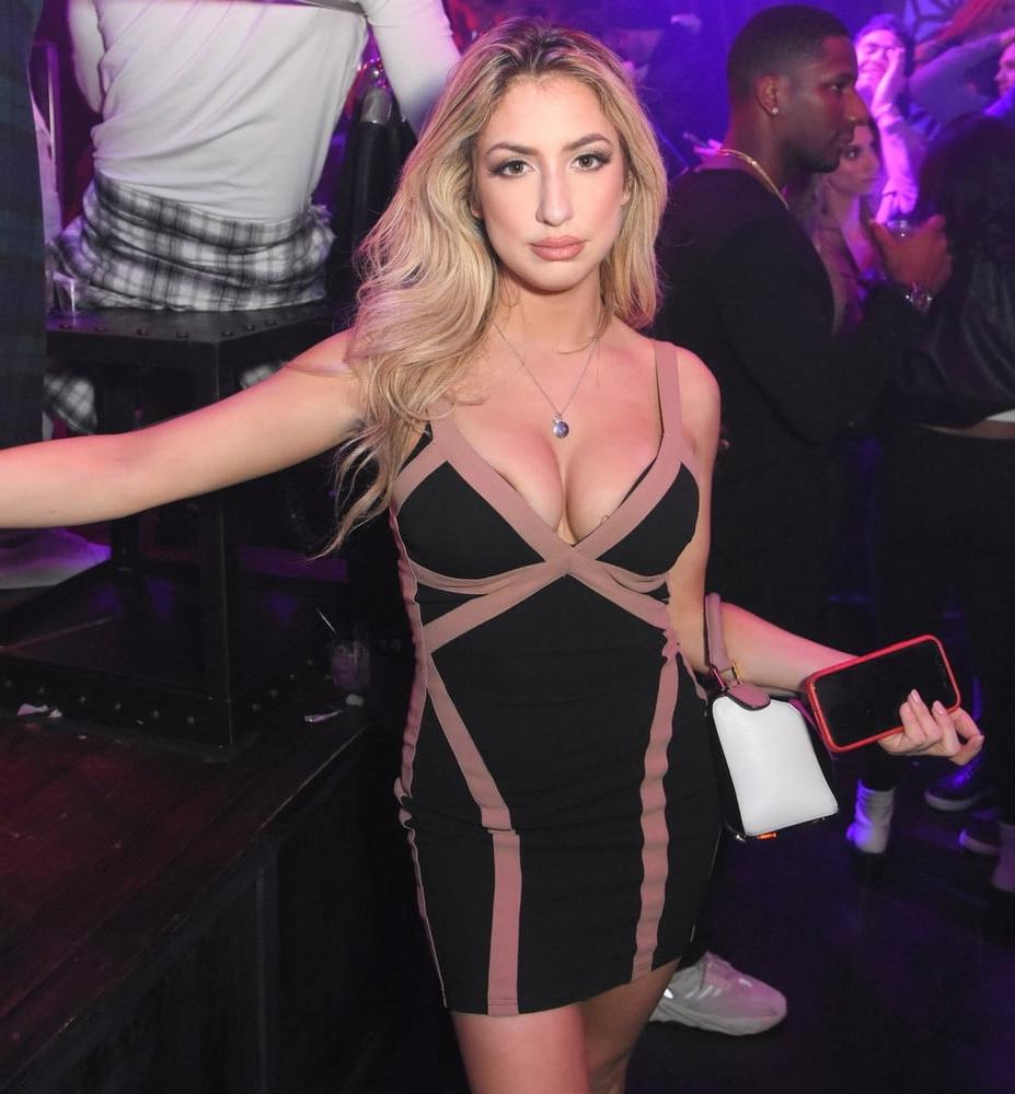 20P Girls partying in club - Paris #90