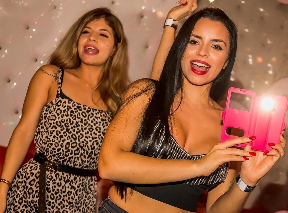 20P Girls partying in club - Paris #90