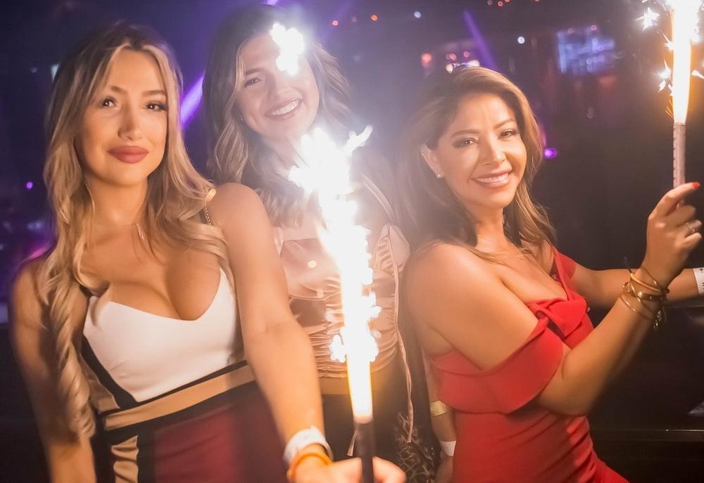 20P Girls partying in club - Paris #90
