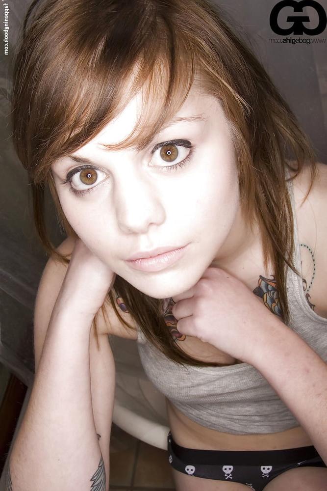 25P Beatrice Martin nude 2