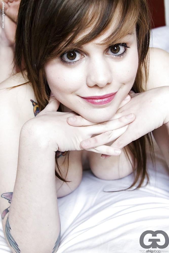 25P Beatrice Martin nude 2