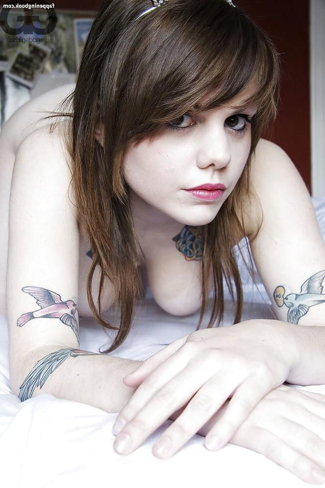 25P Beatrice Martin nude 2