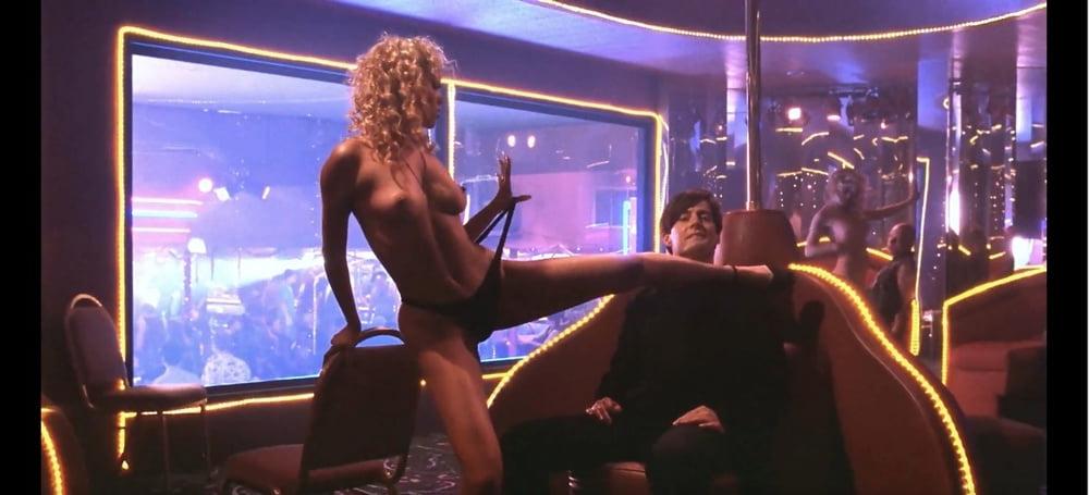 25P Elizabeth berkley nude 3