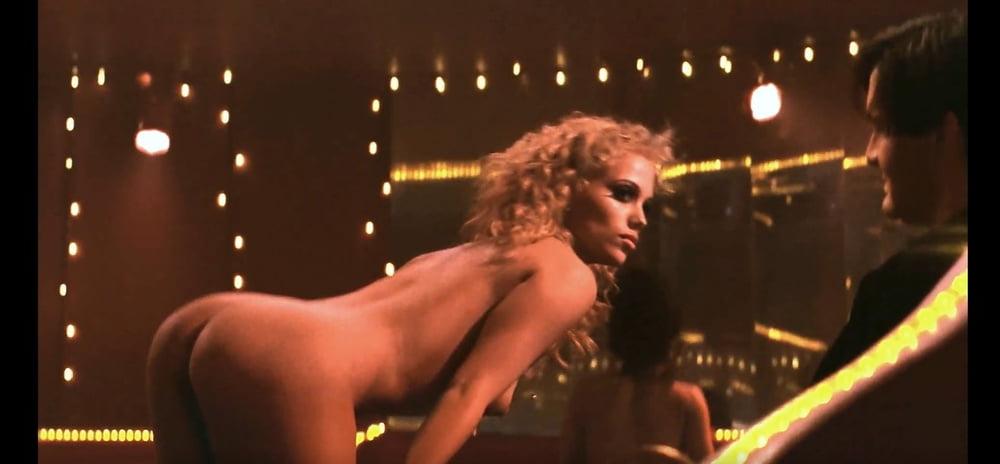 25P Elizabeth berkley nude 3