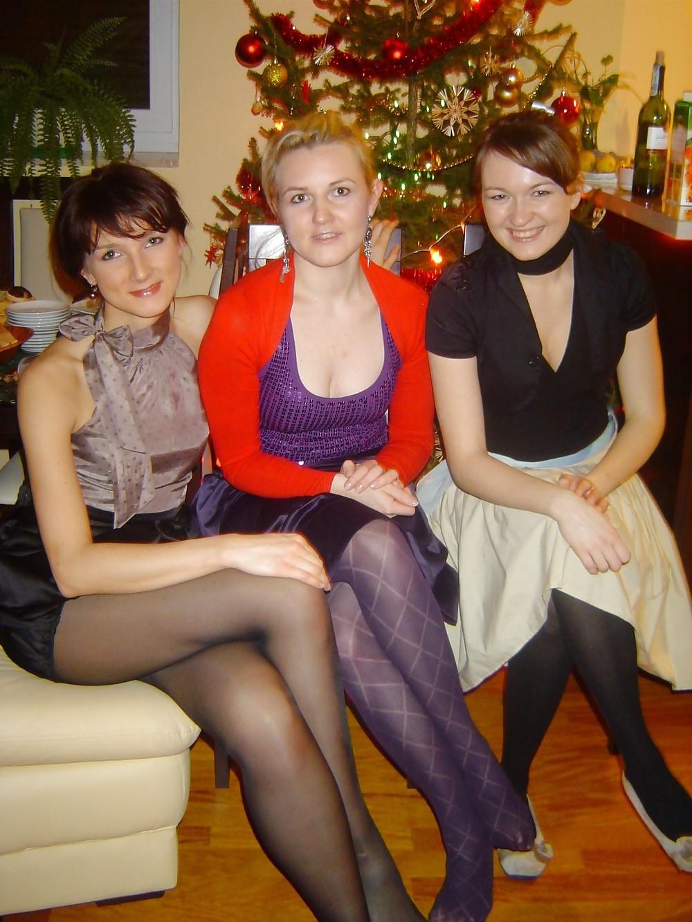 25P Nylon - upskirt - leg 31