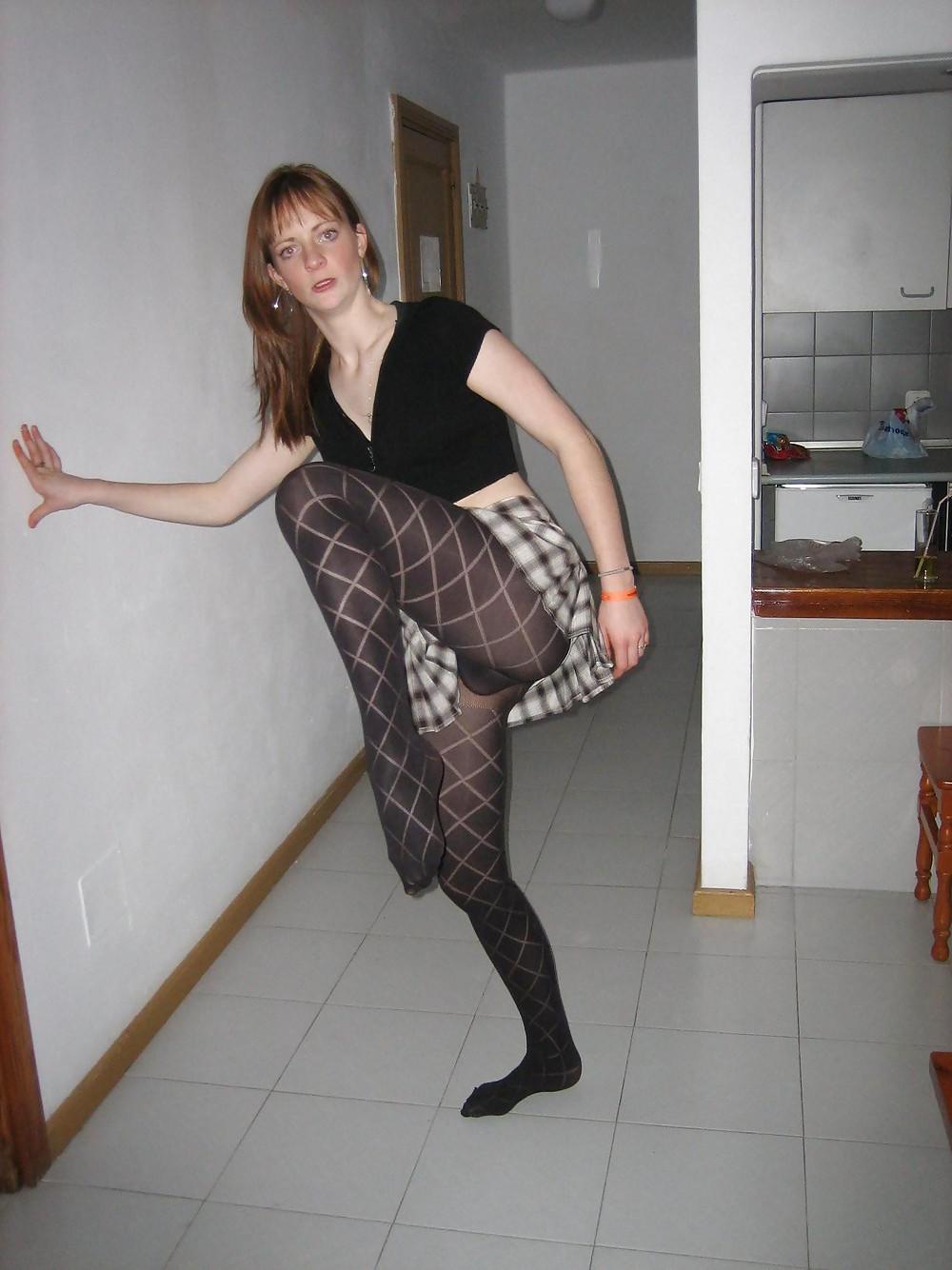 25P Nylon - upskirt - leg 31