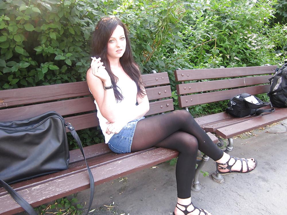 25P Nylon - upskirt - leg 31