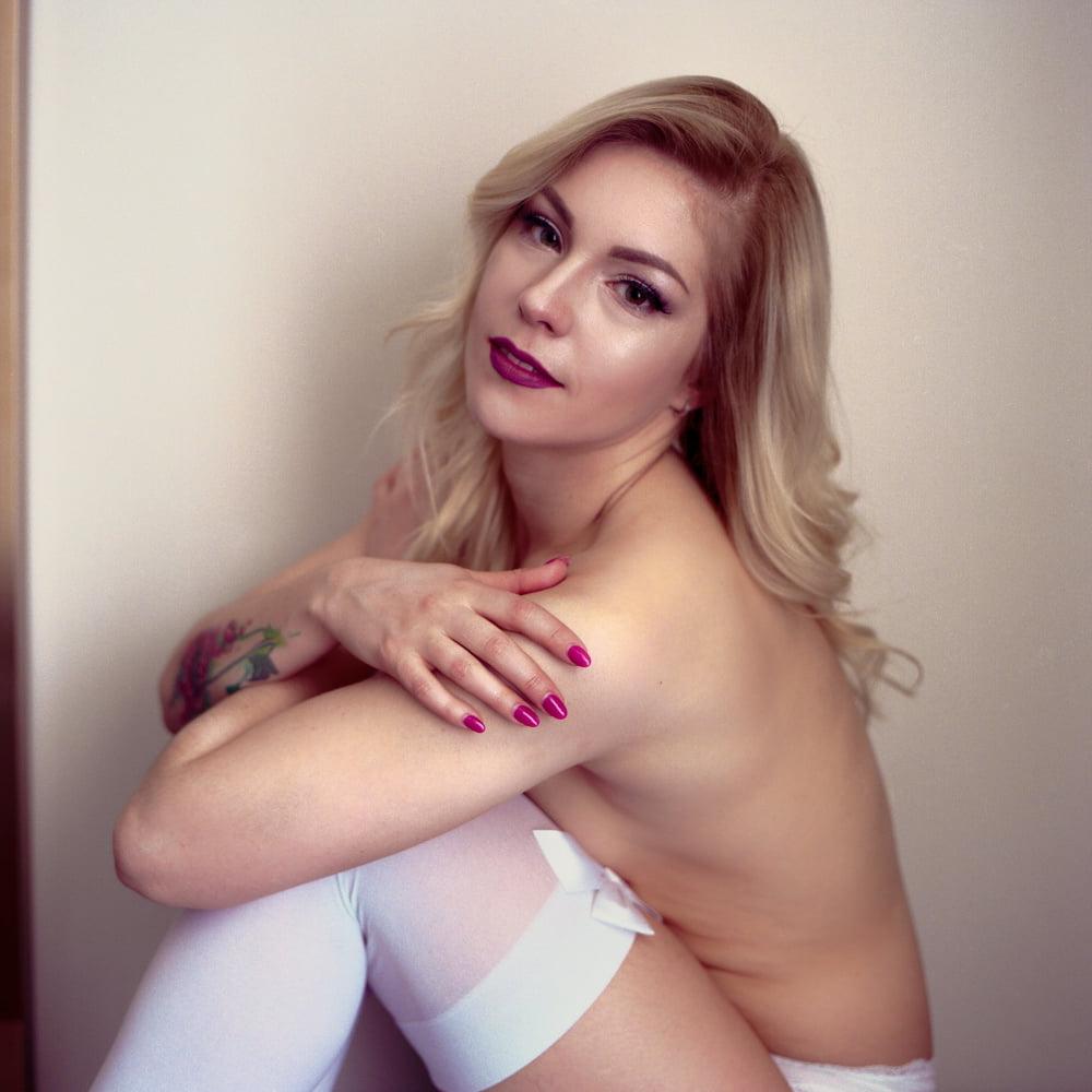 25P White Stocking 3