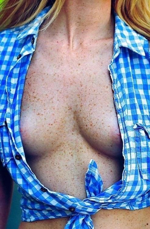 25P Favorite Nude 2 by JnaNudist