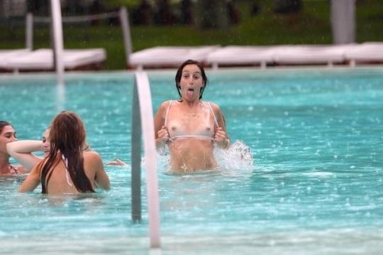 25P Wet women 5