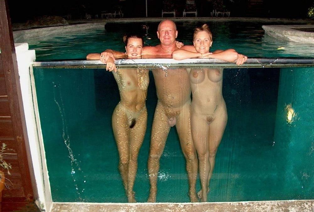 25P 0631  Nude beach couples and groups.