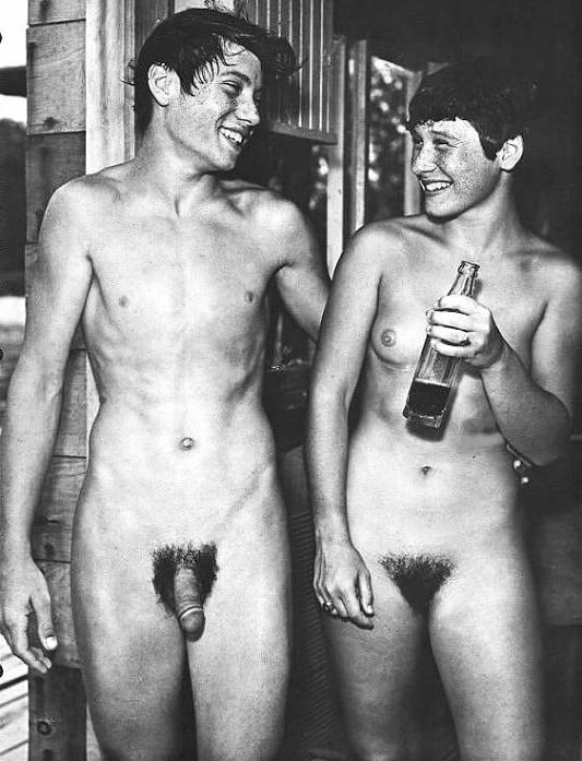 25P 0631  Nude beach couples and groups.