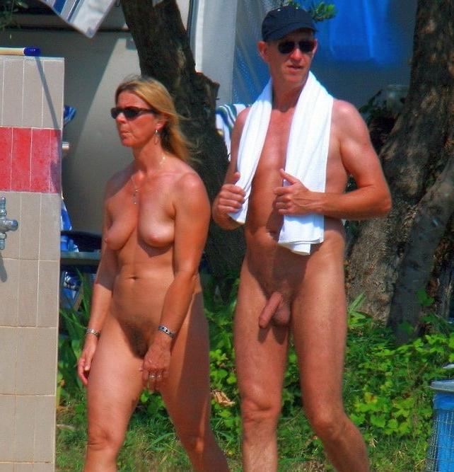 25P 0631  Nude beach couples and groups.