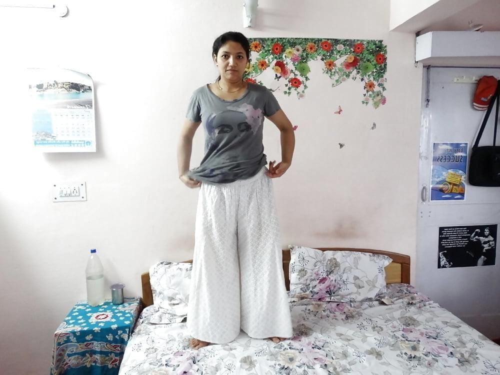 25P Compiled best pics of Bhabhi nude n saree (85)