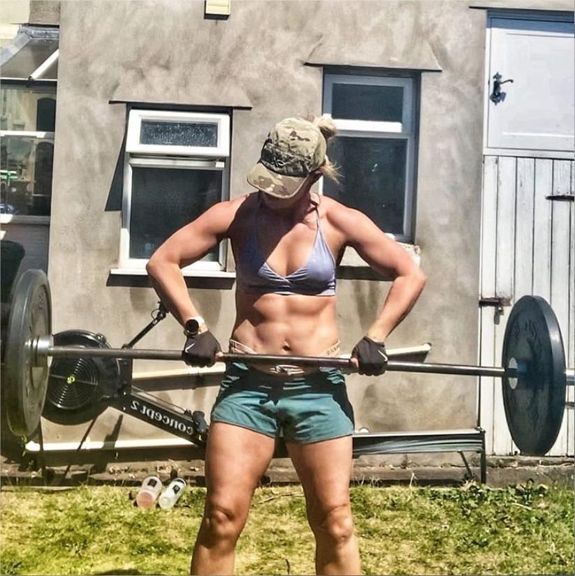 22P Wanking over Bethan Marie Williams' Ripped Abs &amp; Toned Body