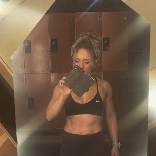 22P Wanking over Bethan Marie Williams' Ripped Abs &amp; Toned Body