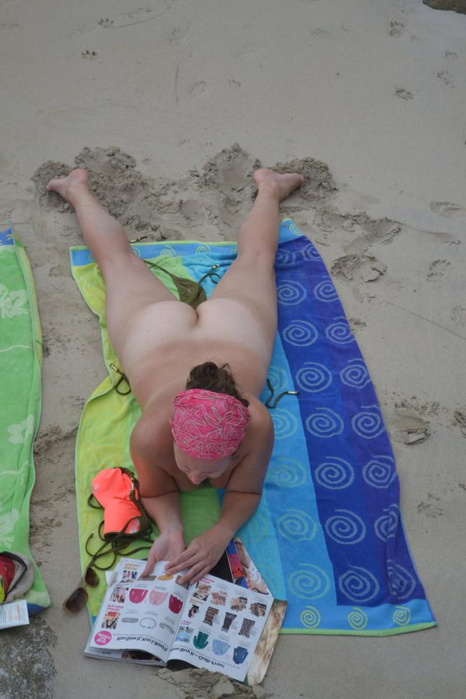 8P Nude beach