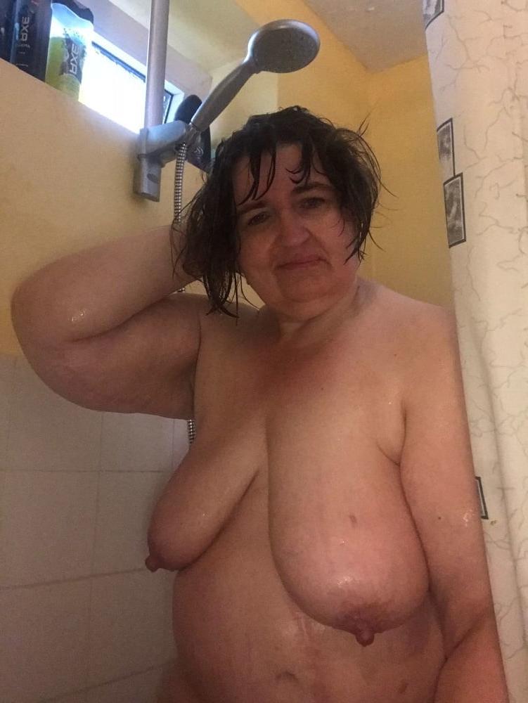 25P Older and hot 002 (Saggy tits)