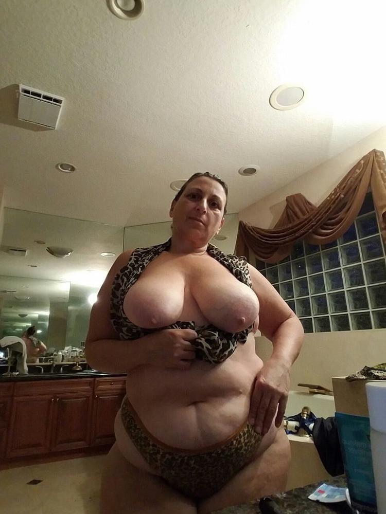25P Older and hot 002 (Saggy tits)