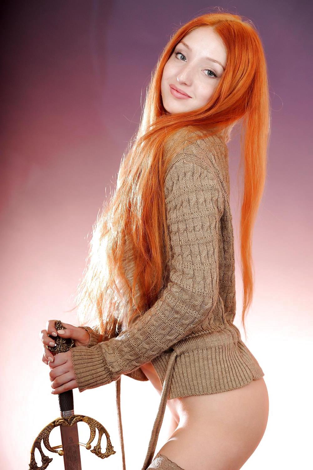 16P Sexy redhead in fishnet stockings 