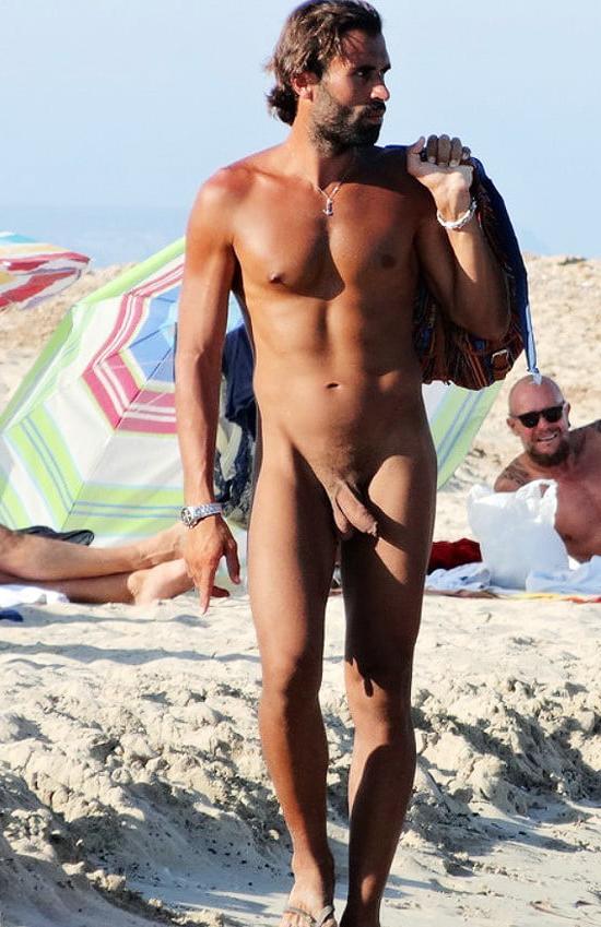 25P 0584 Vivid scenery of nude beach