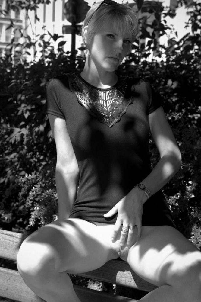 25P Black &amp; White 130