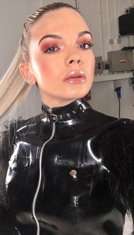 25P Latex amateur and selfie 106