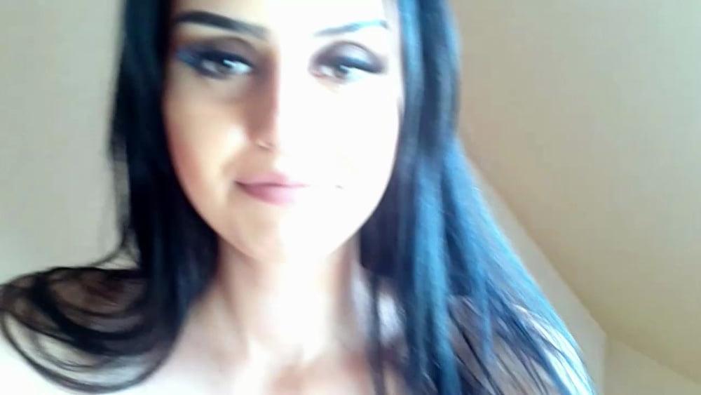 21P Deutsche Tuerkin Alina erste Mal nackt! 19yo 18yo Teen nude