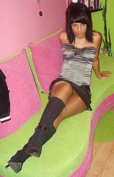25P Nylon - upskirt - leg 38