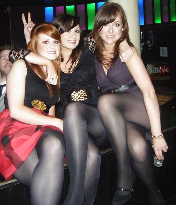 25P Nylon - upskirt - leg 38