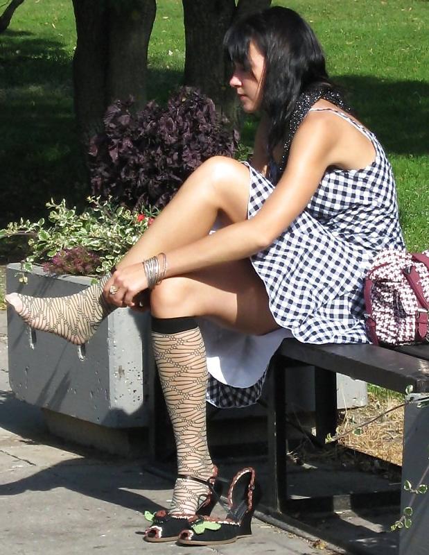 16P Nylon - upskirt - leg 39