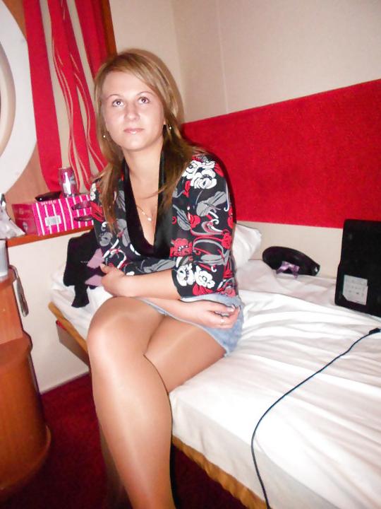 16P Nylon - upskirt - leg 39