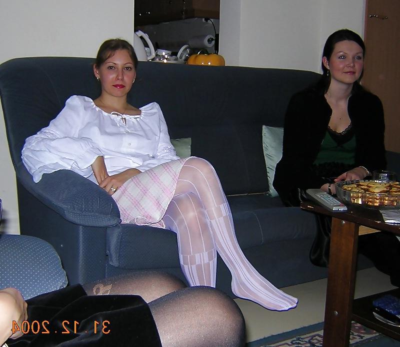 16P Nylon - upskirt - leg 39