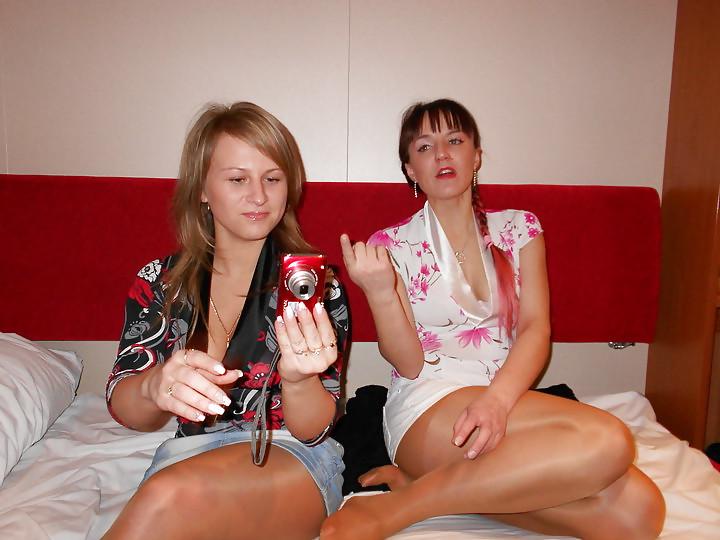 16P Nylon - upskirt - leg 39