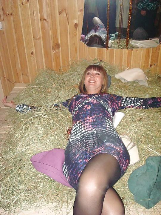 16P Nylon - upskirt - leg 39