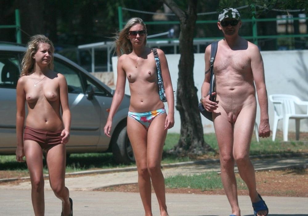 25P 0572 Nude beaches for couples.