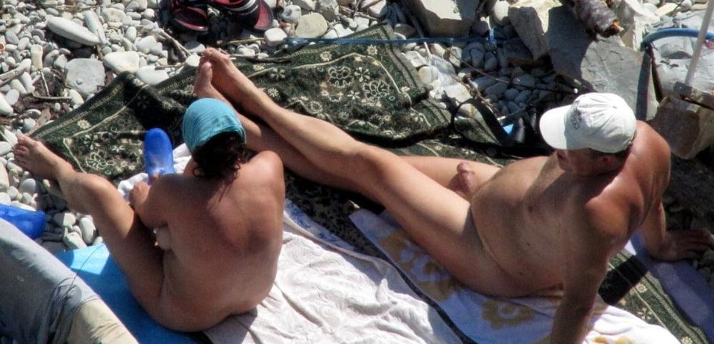 25P 0572 Nude beaches for couples.