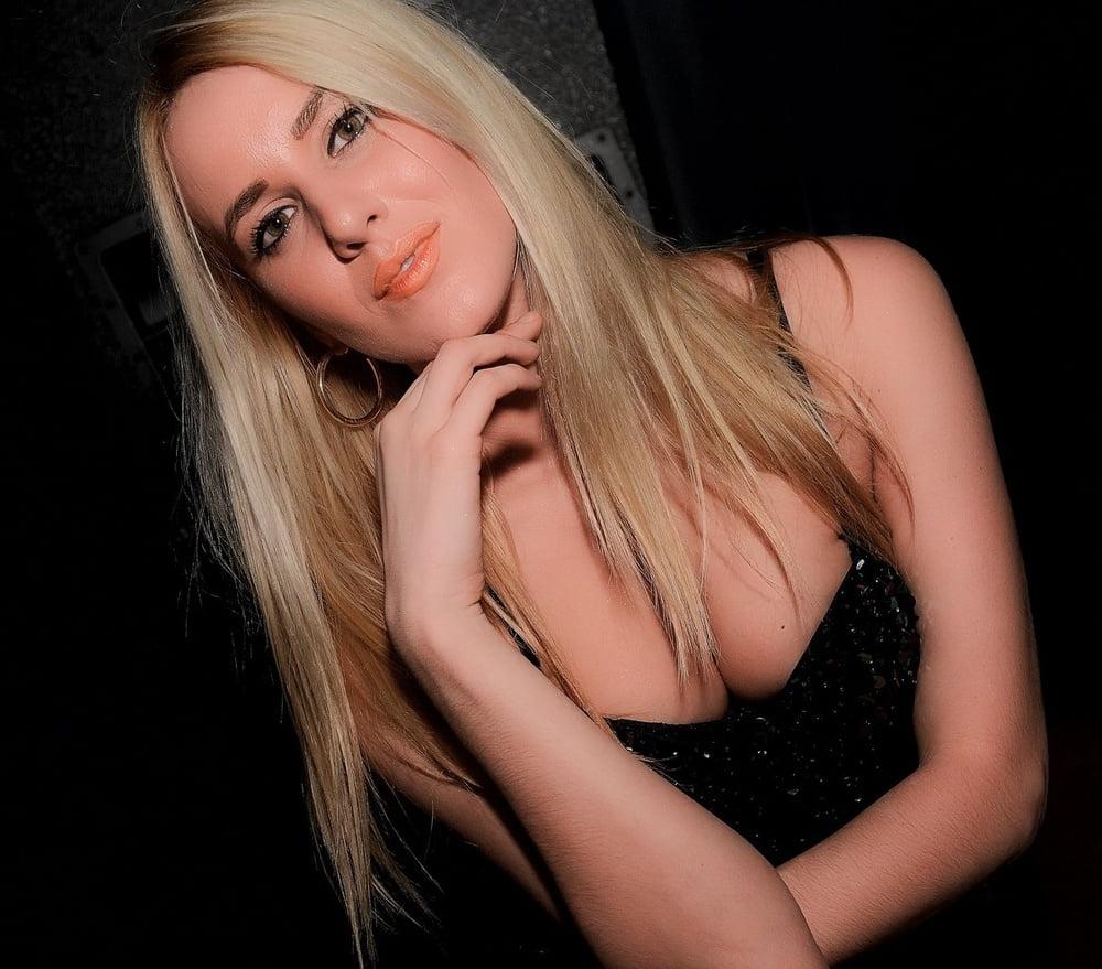 20P Girls partying in club - Paris #89