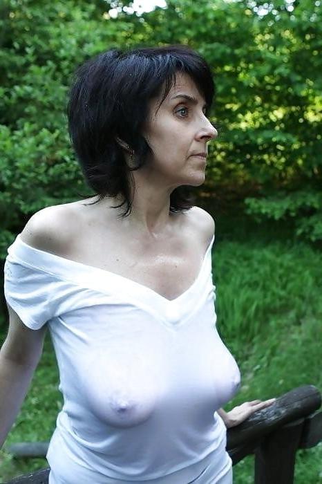 14P BRALESS SAGGY TITS 2