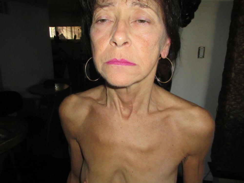 25P nude