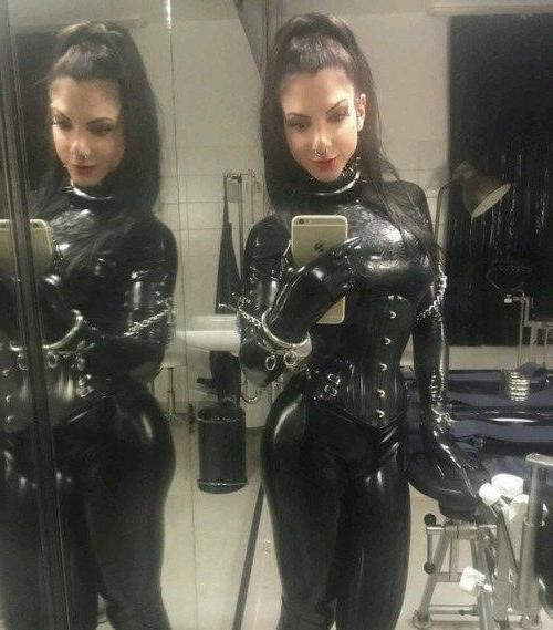 25P Latex amateur and selfie 105