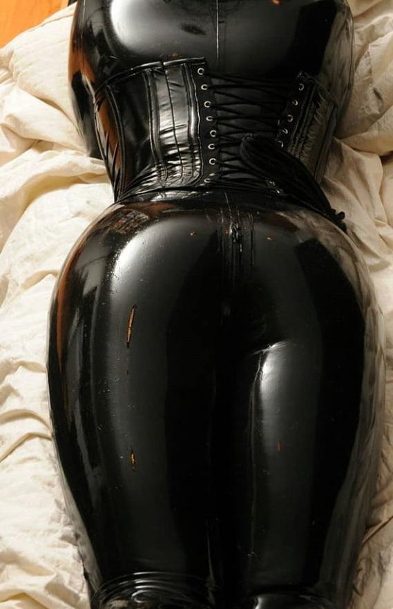 25P Latex amateur and selfie 105