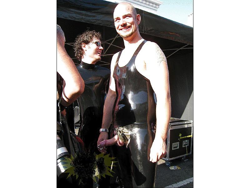 25P Public nudity & BDSM