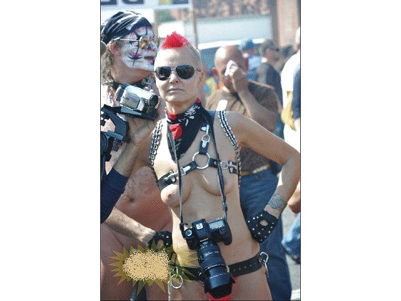 25P Public nudity & BDSM