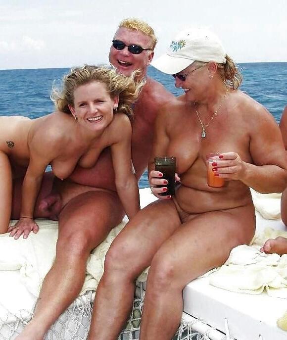 25P 0531 Back to nude beach.
