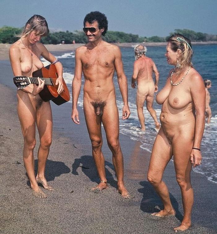 25P 0531 Back to nude beach.