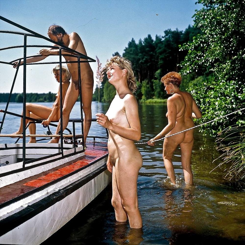 25P 0531 Back to nude beach.