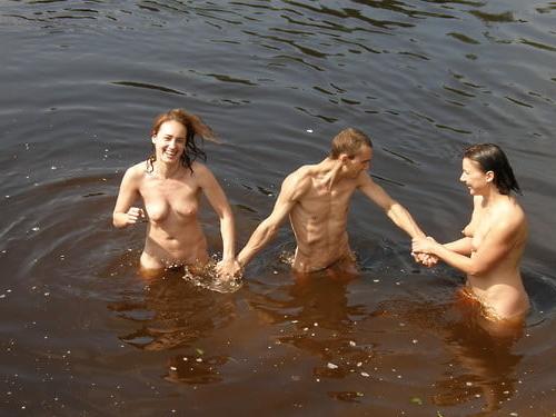 25P 0531 Back to nude beach.