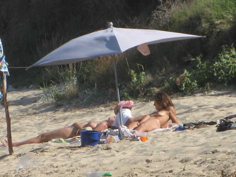 25P Nude beach