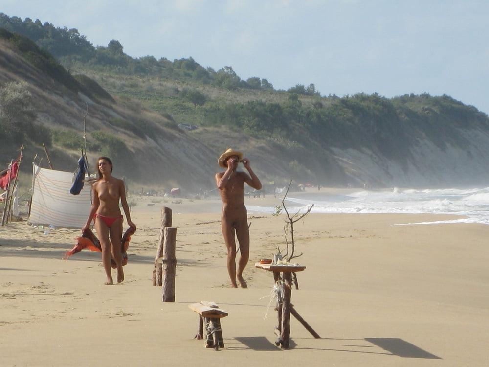 25P Nude beach